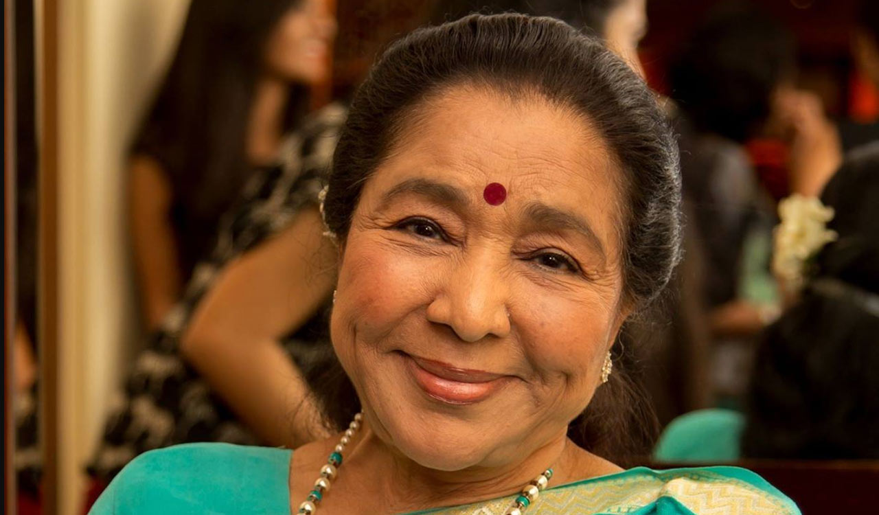 Playback icon Asha Bhosle admitted to Mumbai hospital after cardiac arrest