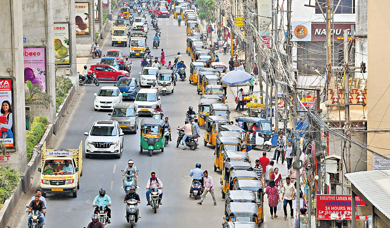 Auto drivers’ protest over LPG shortage continues in Hyderabad