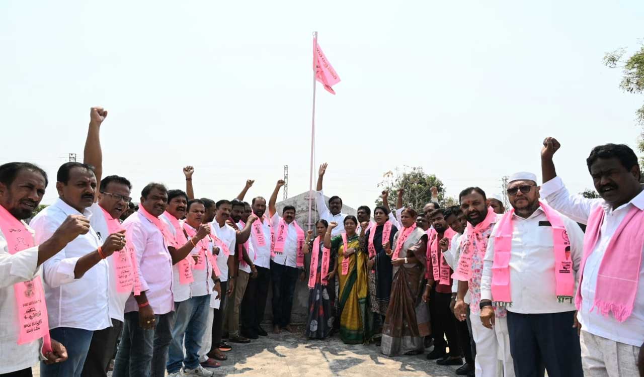 BRS formation day celebrated on grand scale in Karimnagar