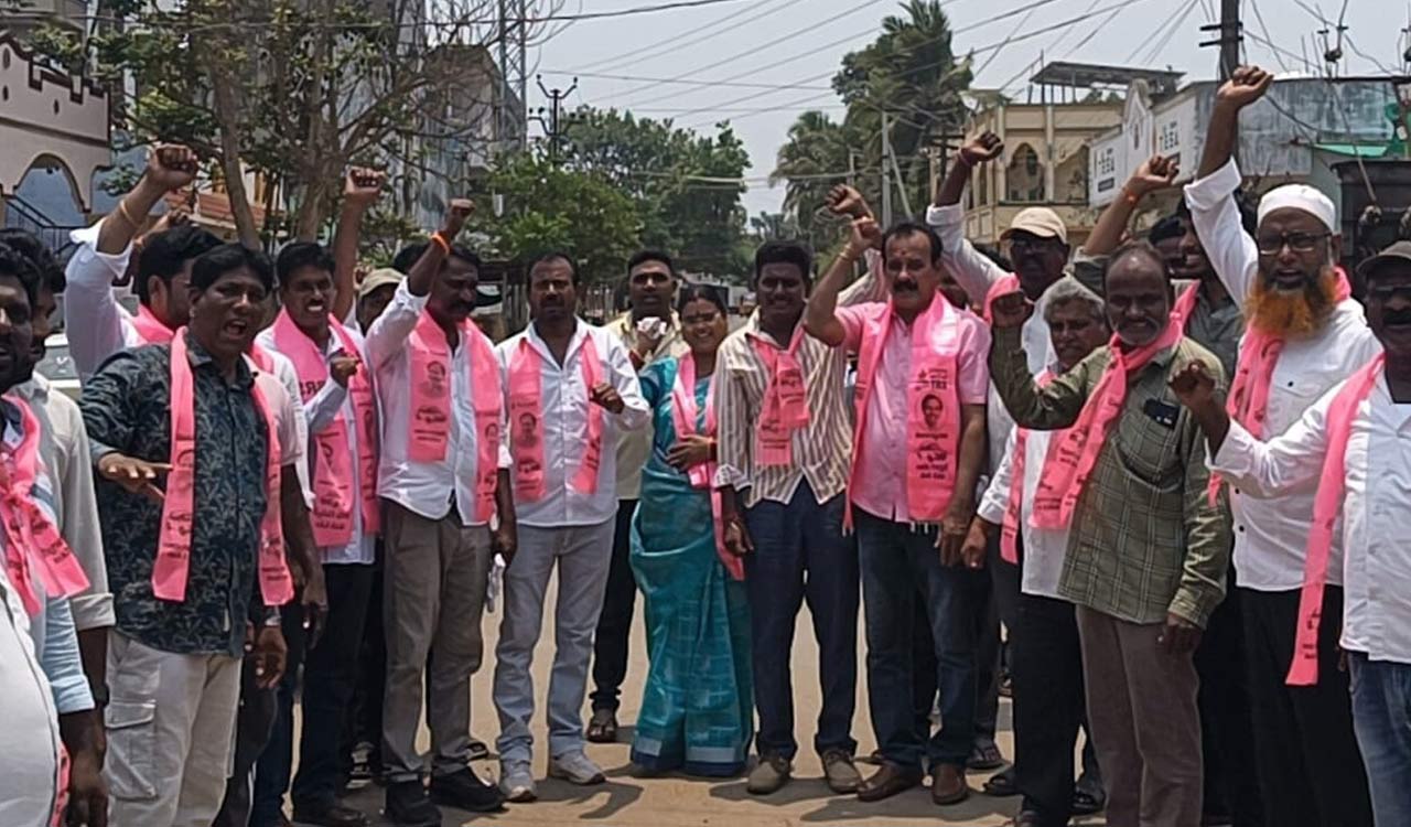 Grand celebrations mark BRS formation day in Khammam