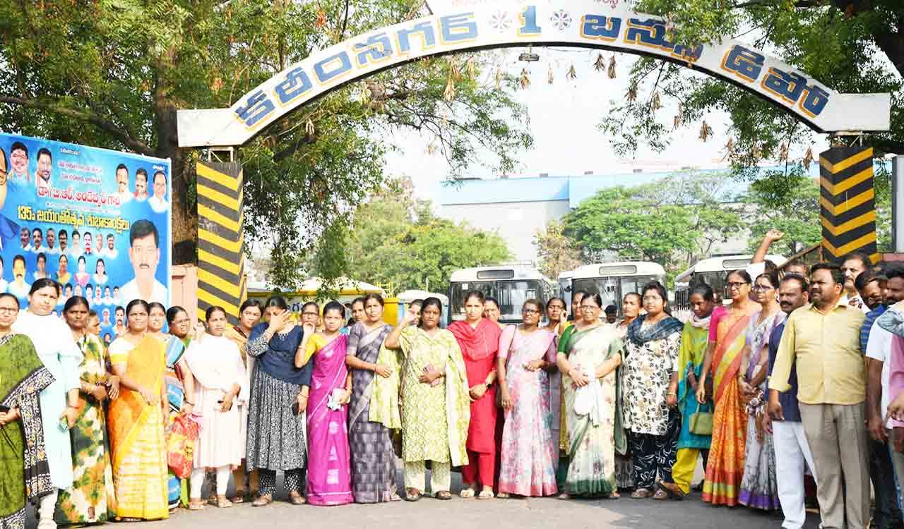 After suicide bids by RTC drivers, Revanth directs Ministers to hold talks with unions