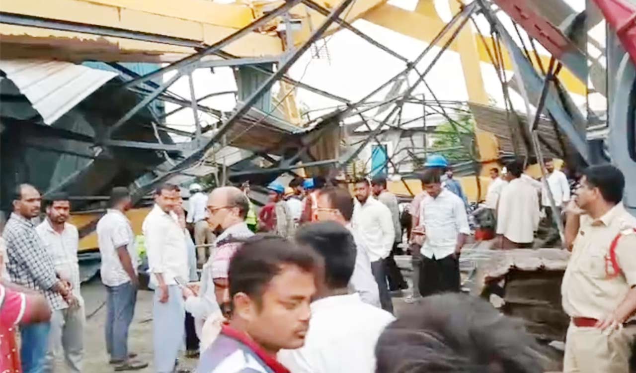 Watch: Five killed, 13 injured as crane collapses in Shankarpally