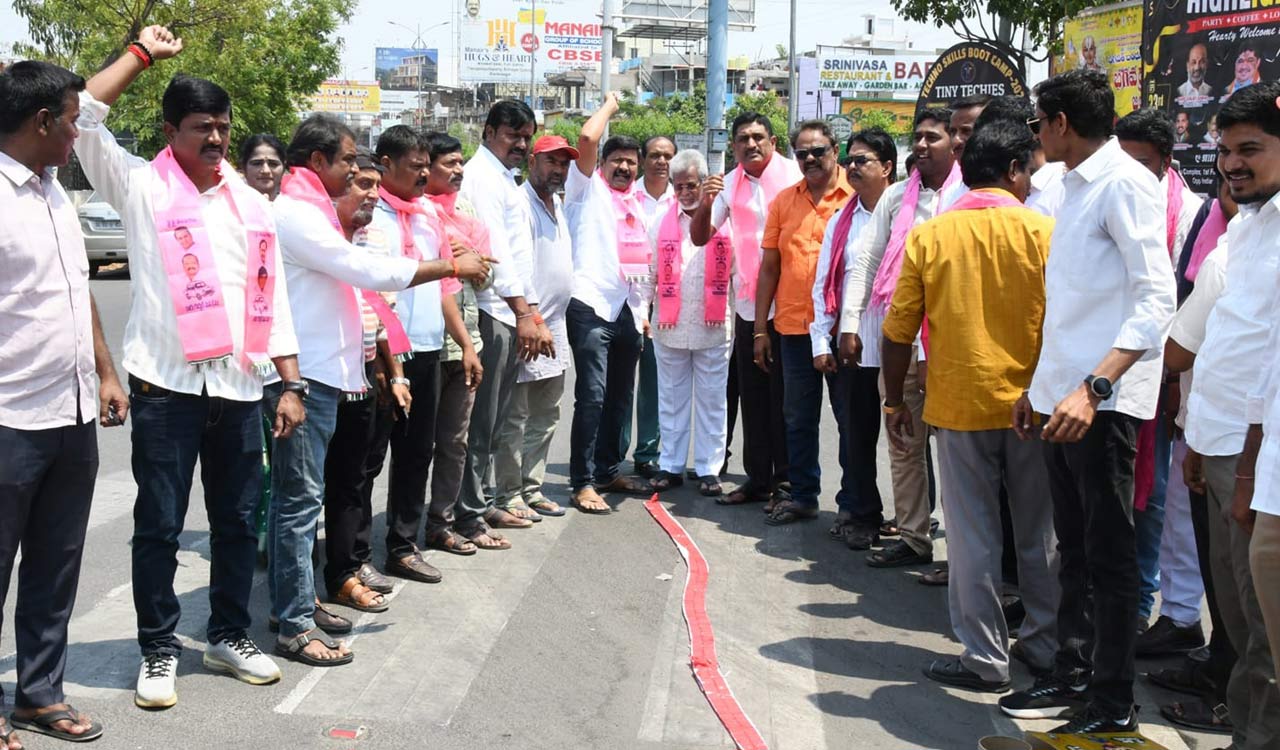 BRS celebrates HC verdict on PC Ghose commission report in Karimnagar