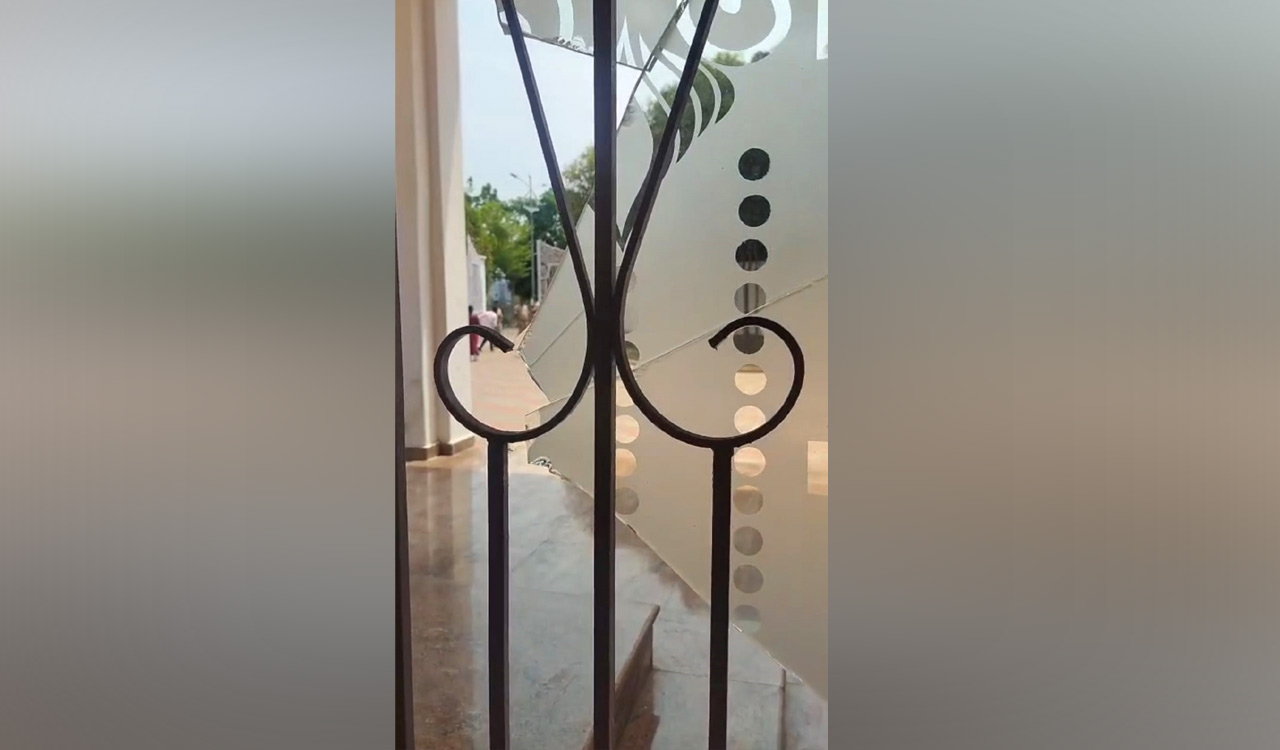 Congress workers vandalise Gajwel MLA camp office in Siddipet