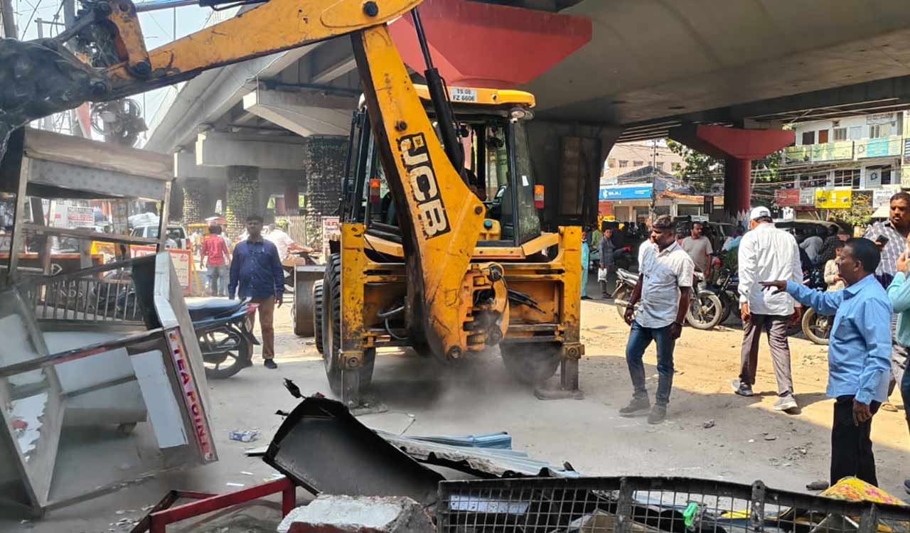 GHMC intensifies drive against footpath encroachments across Hyderabad