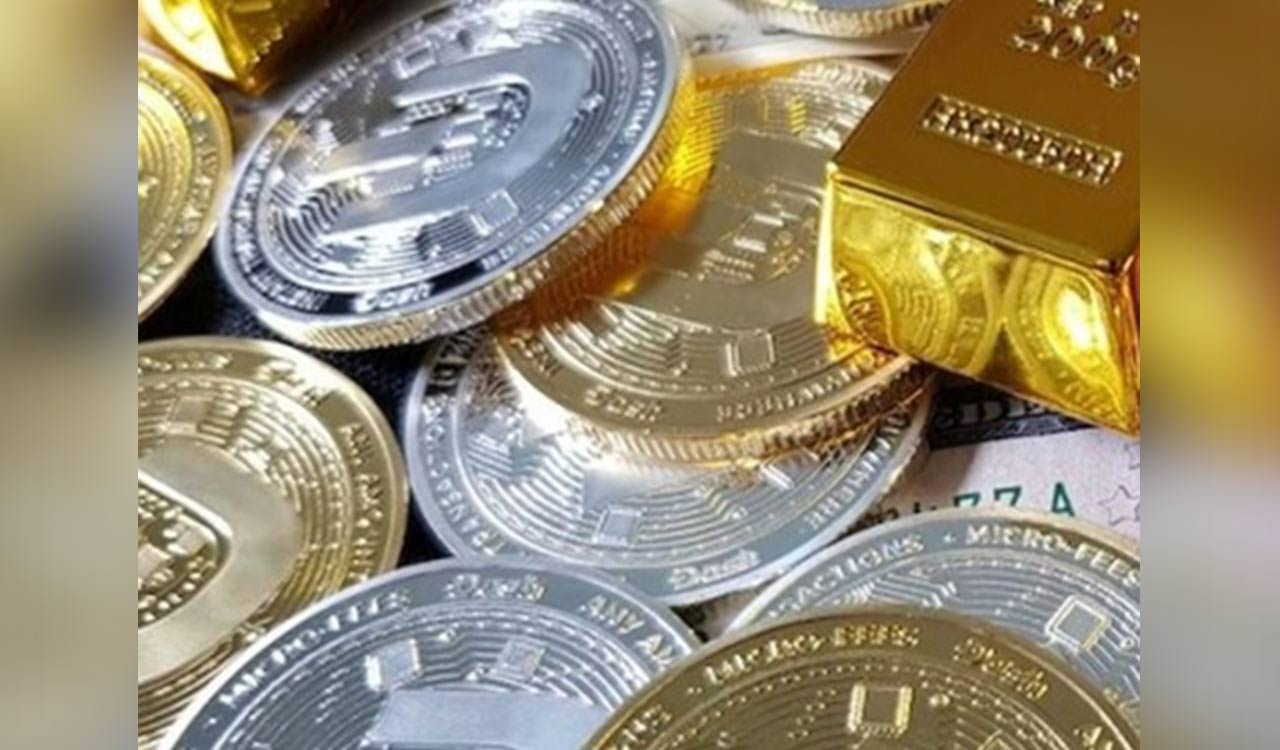 Gold and silver prices slip up to 1 pc amid global uncertainty