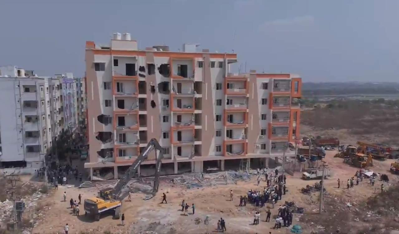 Residents caught inside as HYDRAA demolishes flats in Ameenpur