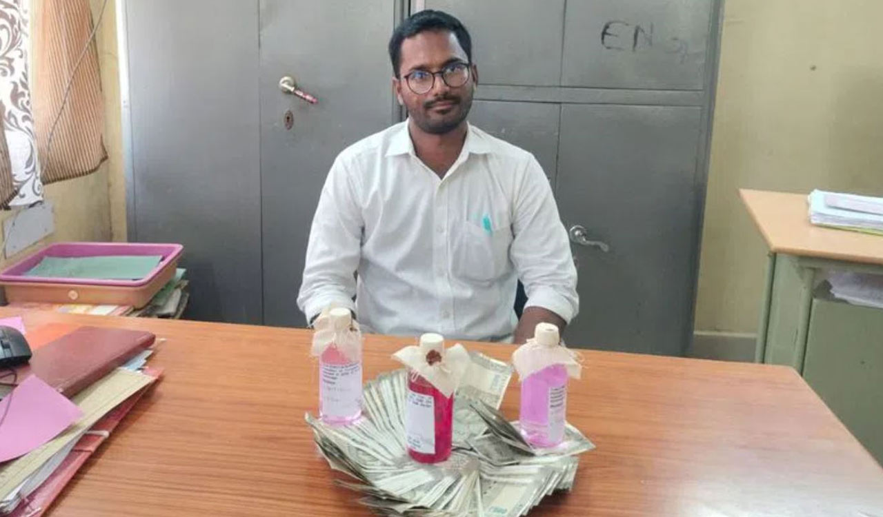 ACB nabs Huzurabad municipal engineer for accepting Rs 50,000 bribe