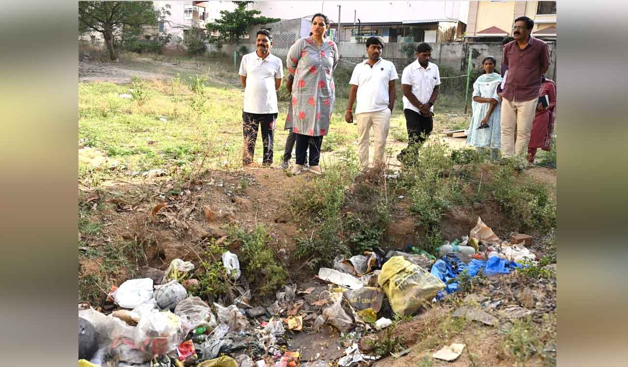 Hyderabad: CMC Commissioner directs removal of water hyacinth from Fox Sagar lake in 10 days