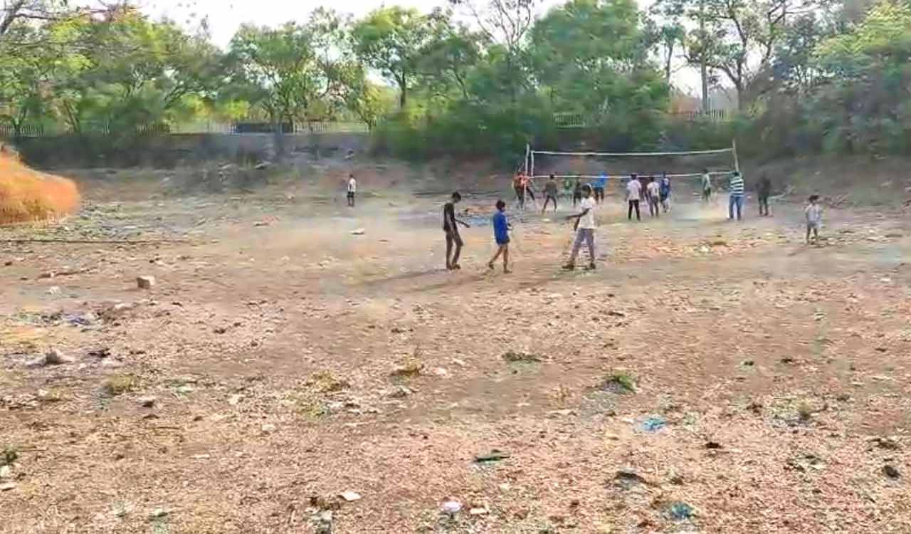 Hyderabad: Krishna Kanth Park water bodies dry up, turn into playgrounds