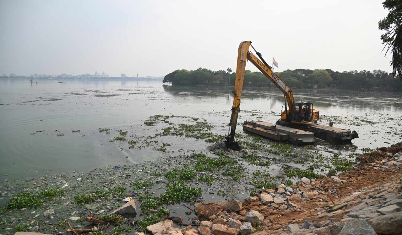 Hyderabad: Rising temperatures worsen stench around Hussain Sagar lake