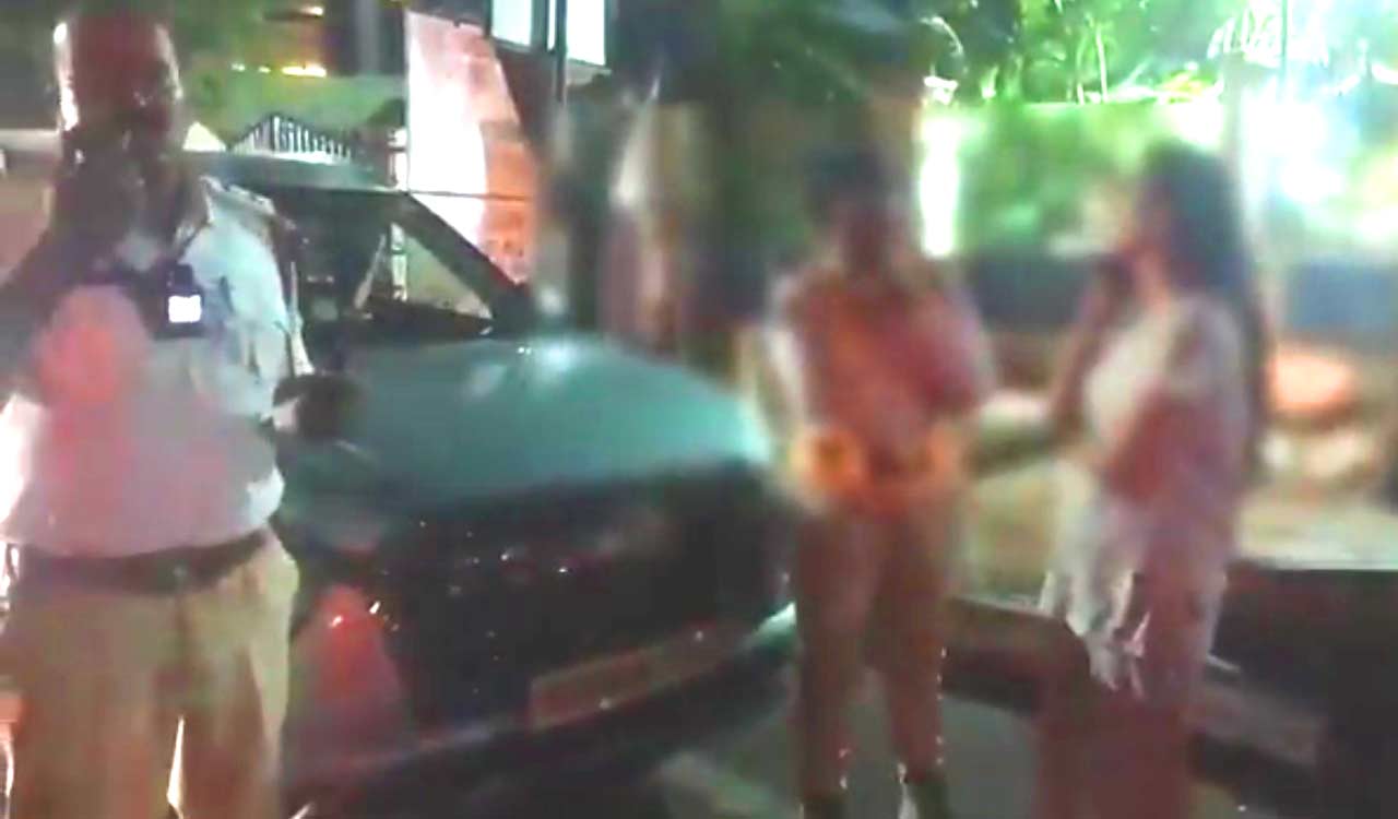 Hyderabad: Woman creates ruckus during drunk driving check in Banjara Hills, case booked