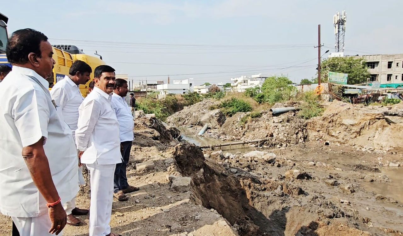 BRS alleges deliberate road block to disrupt KCR rally in Jagtial