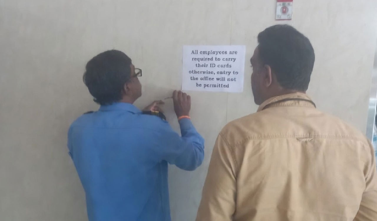 Media barred from Jalasoudha, journalists protest restrictions