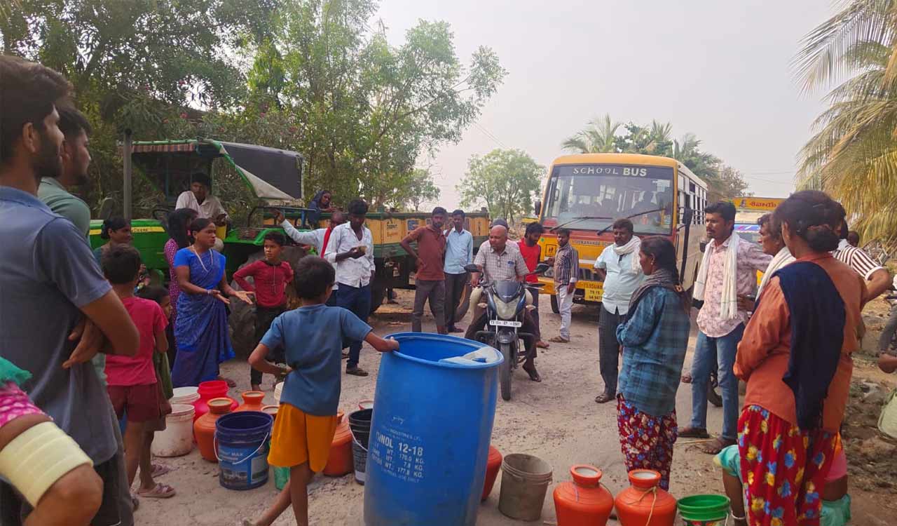 Jevula Thanda villagers stage protest over month-long water shortage in Sangareddy