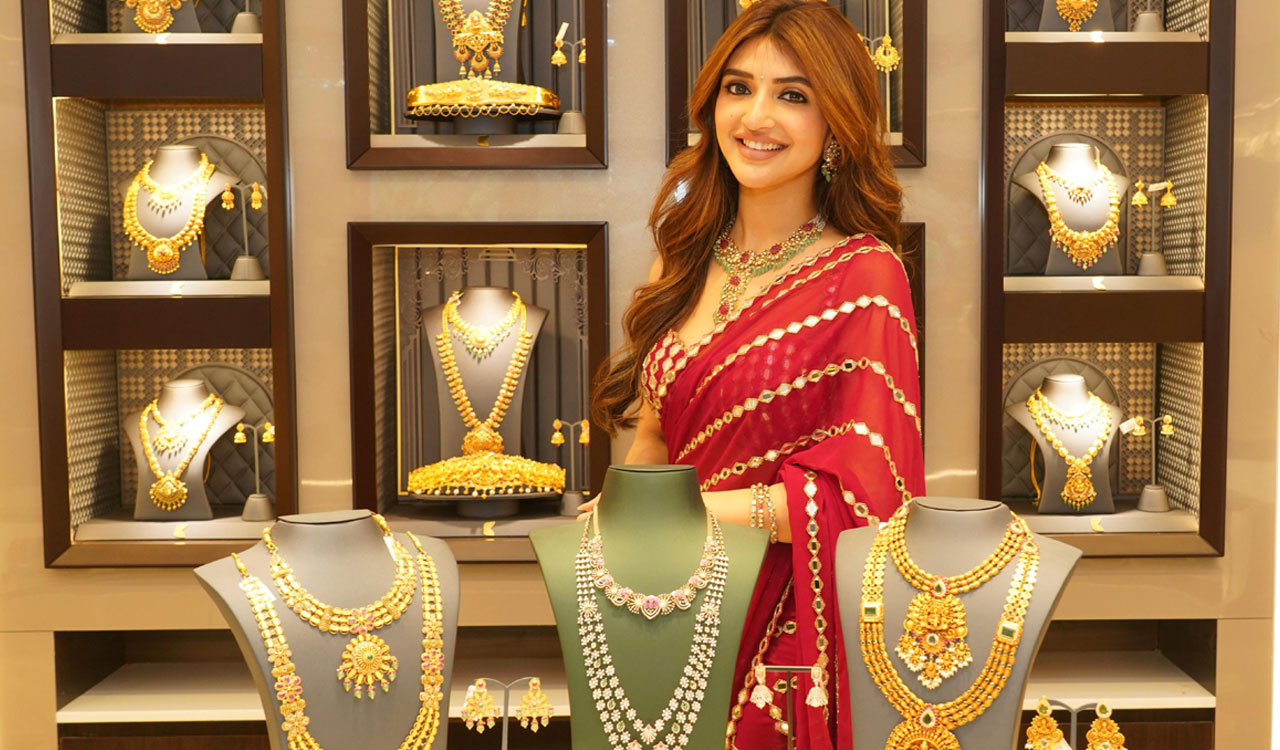 Kalyan Jewellers opens new showroom in Medipally, Sreeleela inaugurates