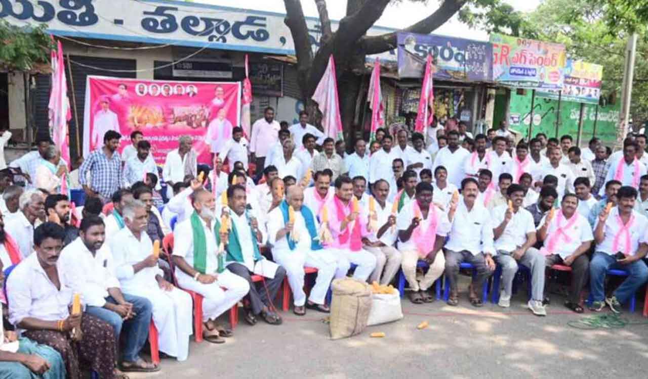 Khammam farmers hit streets over delays in crop procurement