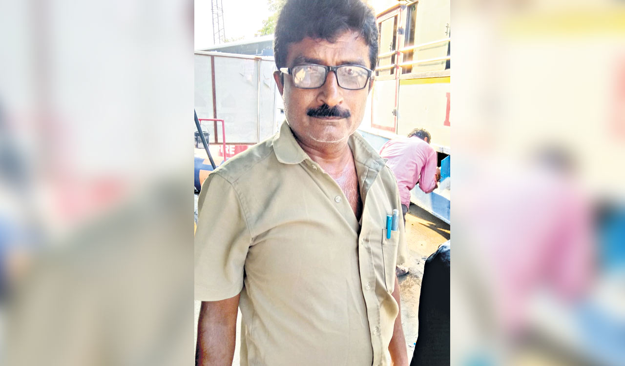 Bhadrachalam RTC depot driver critical after self-immolation bid in Khammam