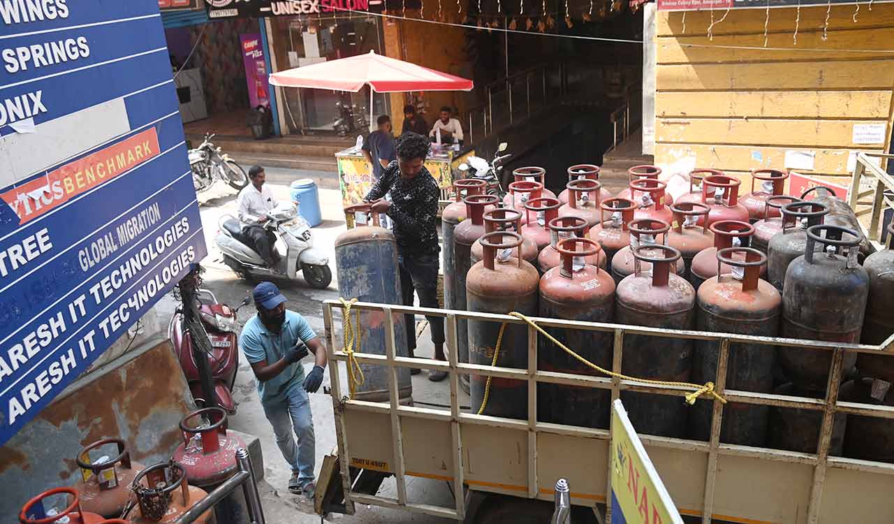 Hyderabad hotels reduce menu amid LPG cylinder shortage