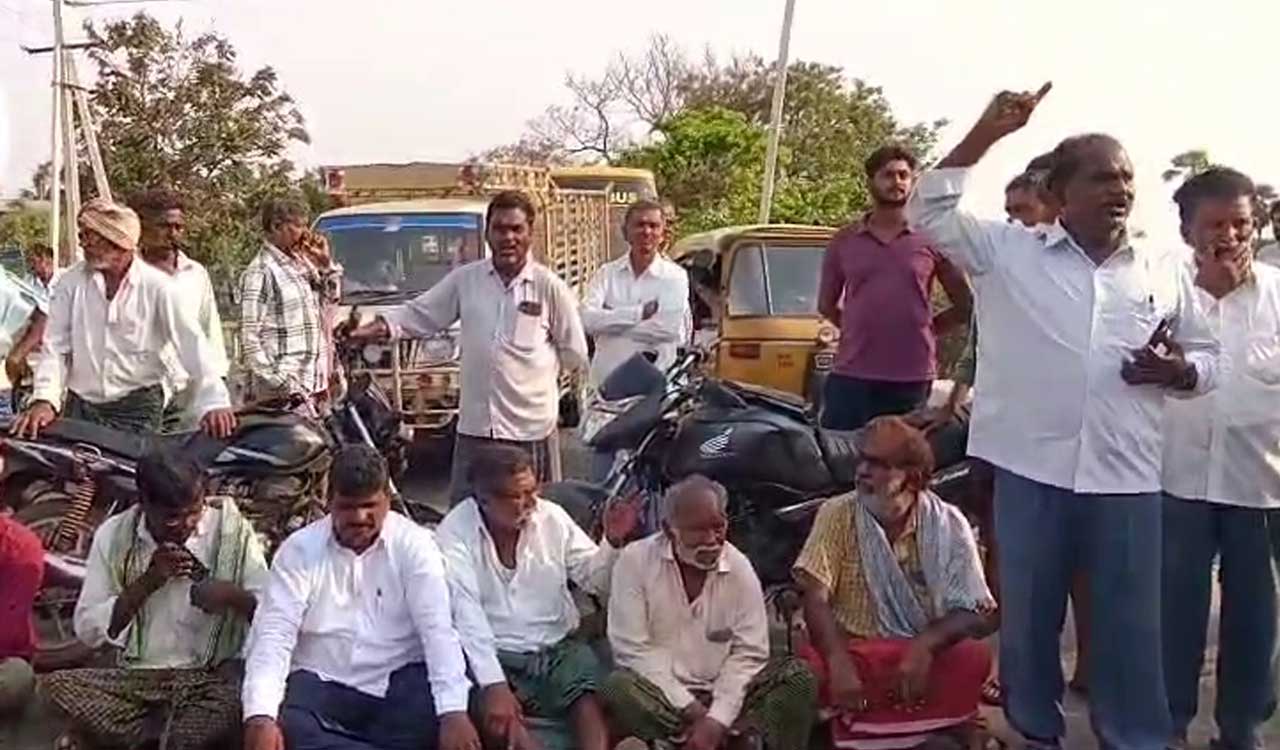 Maize farmers take to streets in Deputy CM Bhatti’s constituency in Khammam