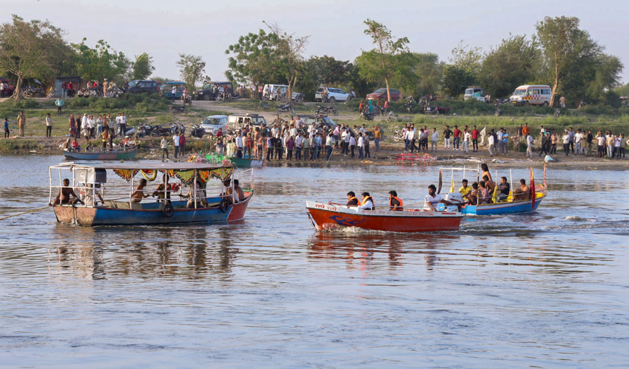 10 dead as tourist boat capsizes in Yamuna at Mathura’s Vrindavan