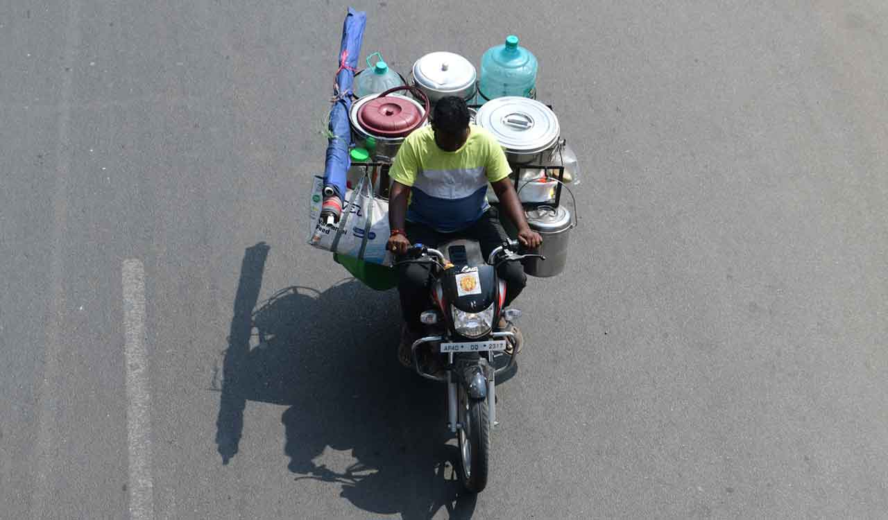 From Idlis to Mysore Bonda: Hyderabad’s mobile breakfast vendors thrive despite fuel crunch