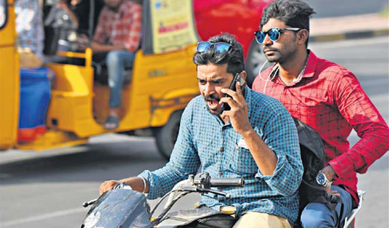 30 motorists booked by Hyderabad police for using phones while driving