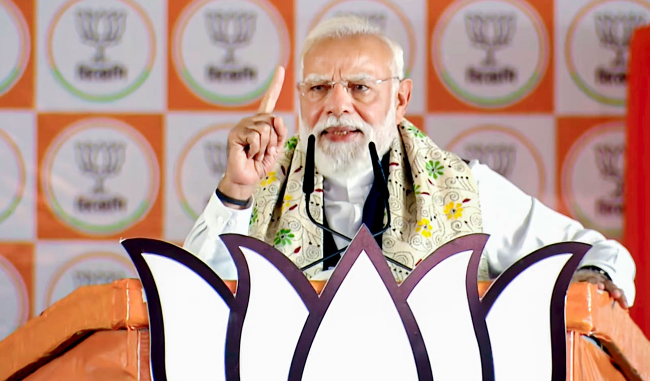 PM Modi vows Trinamool-mukt Bengal, pledges revival of industries