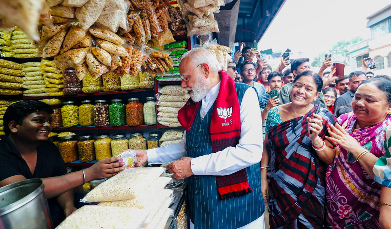 Vendor, not SPG officer: Truth behind Modi’s Jhargram Jhalmuri stop