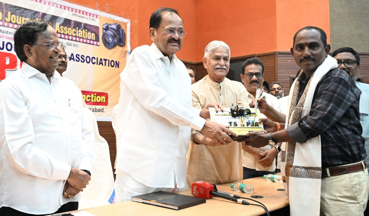 ‘Namasthe Telangana’ lensmen honoured at 23rd Photojournalist Awards in Hyderabad