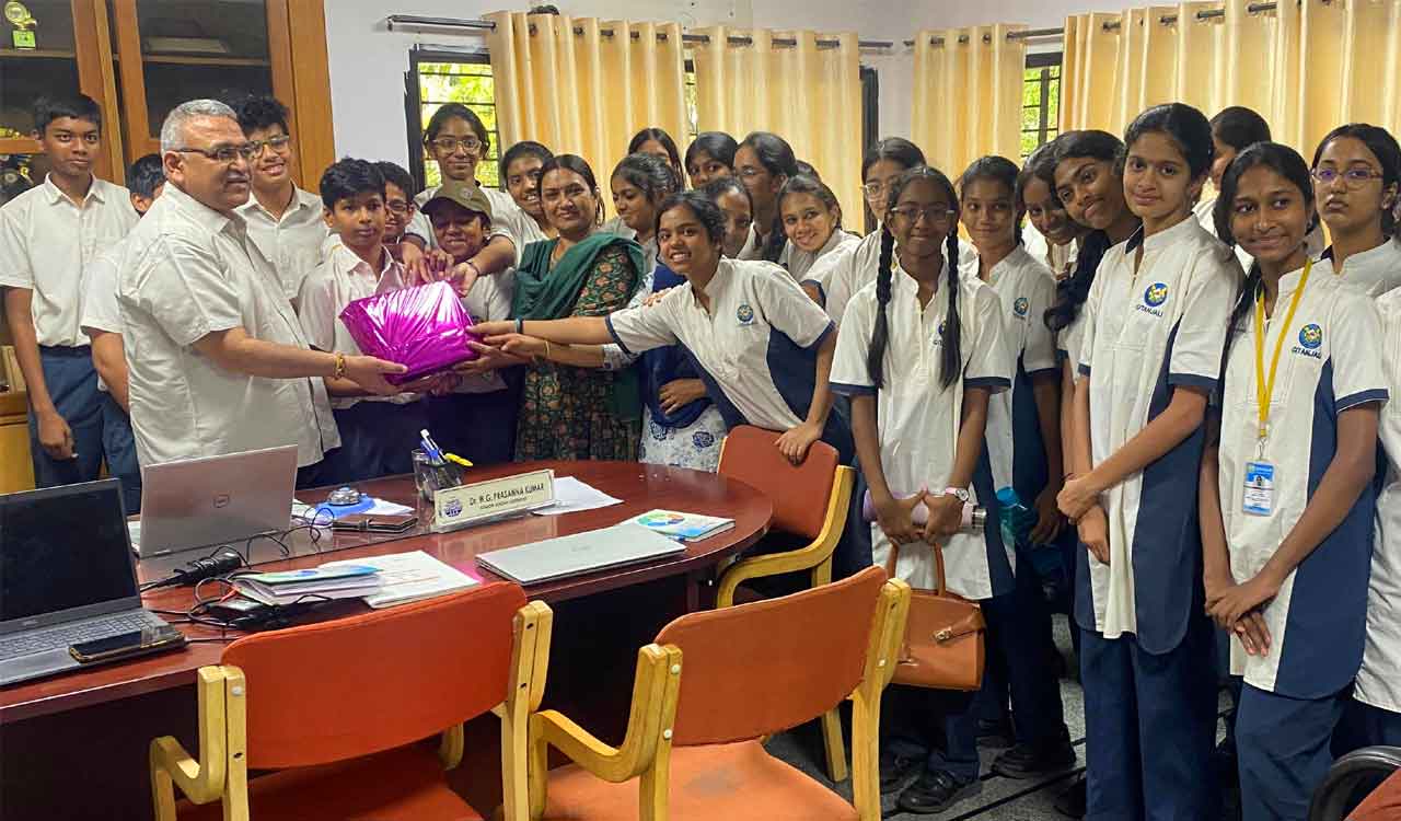 Narsingi Gitanjali Vedika Students Visit TGPCB for air and vehicular Pollution Awareness