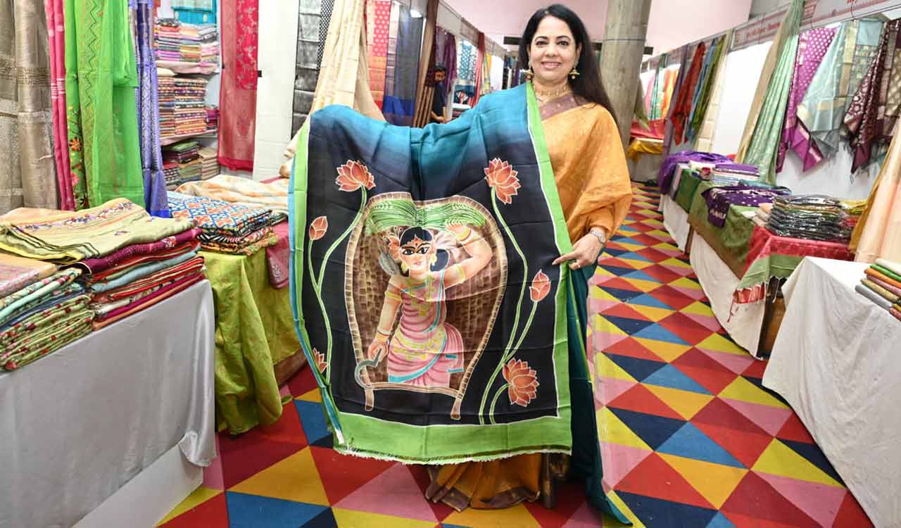 National Silk Expo showcases handloom heritage in Hyderabad