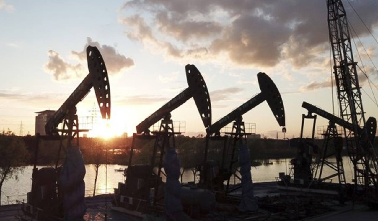 Oil prices surge amid stalemate in peace talks extending supply chain disruption