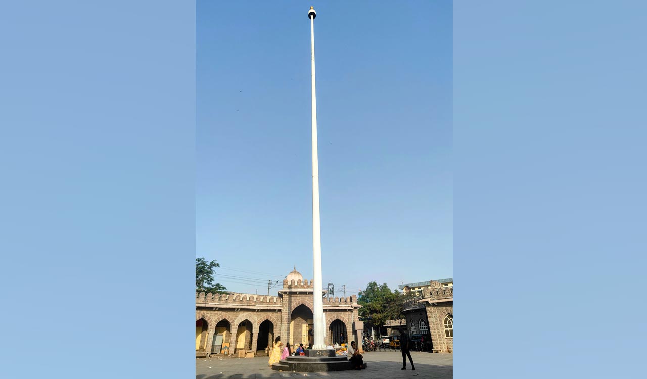 GHMC faces criticism over missing flag at MJ Market
