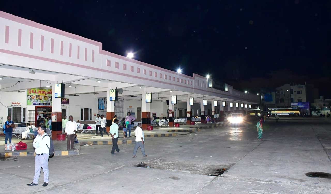 Statewide Telangana RTC strike disrupts transport as talks with government fail