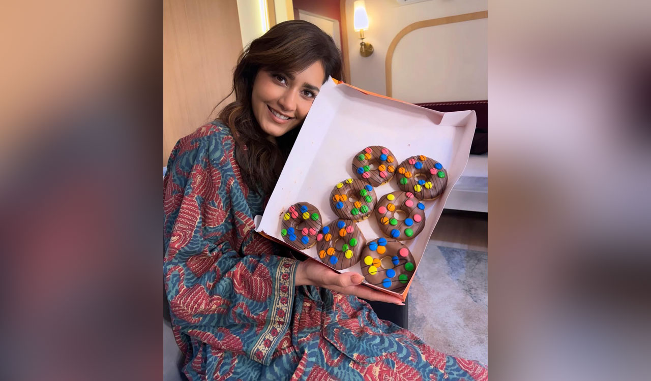 Raashii Khanna enjoys doughnuts on set, posts fun BTS video