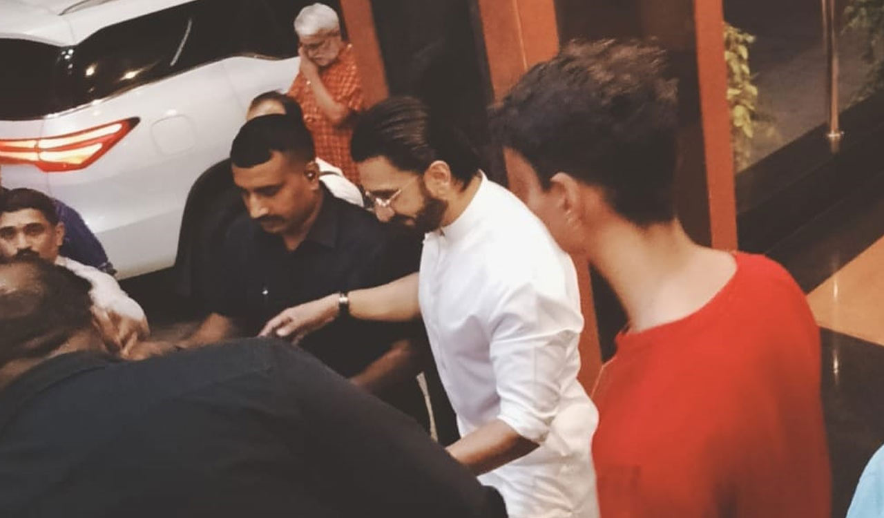 Ranveer Singh pays tribute to RSS founder Hedgewar in Nagpur