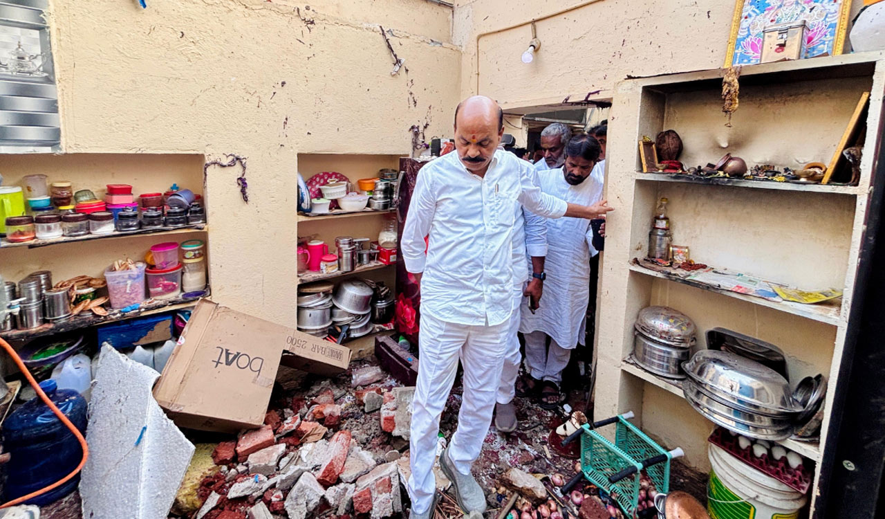 Twin LPG cylinder explosions shake Sangareddy, four injured