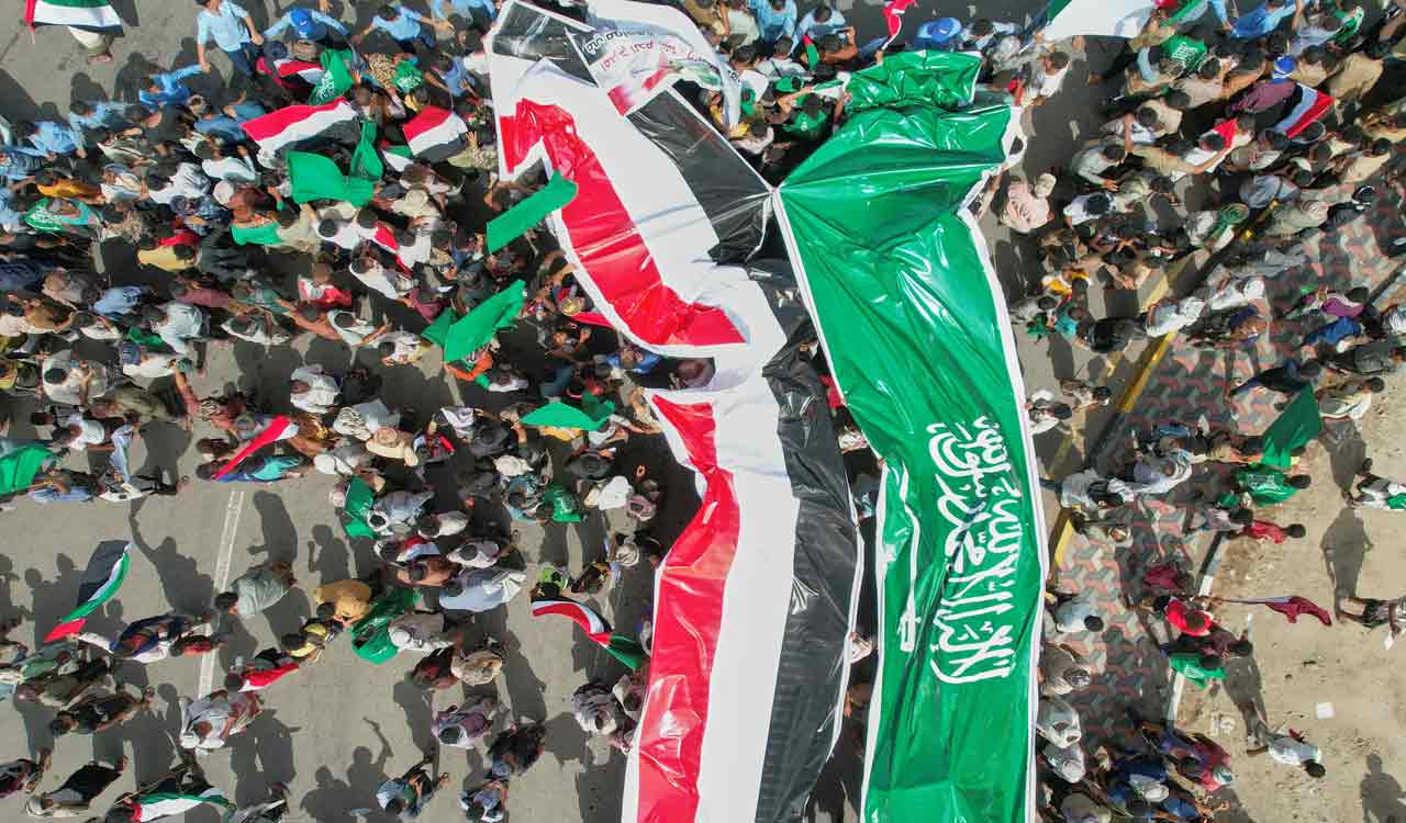 Bridge linking Saudi Arabia to Bahrain closed over Iranian threats as Trump’s deadline nears