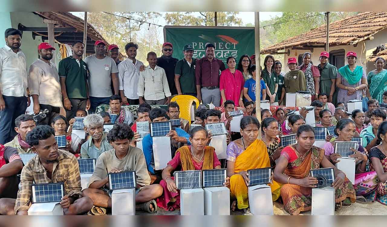 Cop distributes solar lamps, essentials to adivasis in Kothagudem’s Palavagu