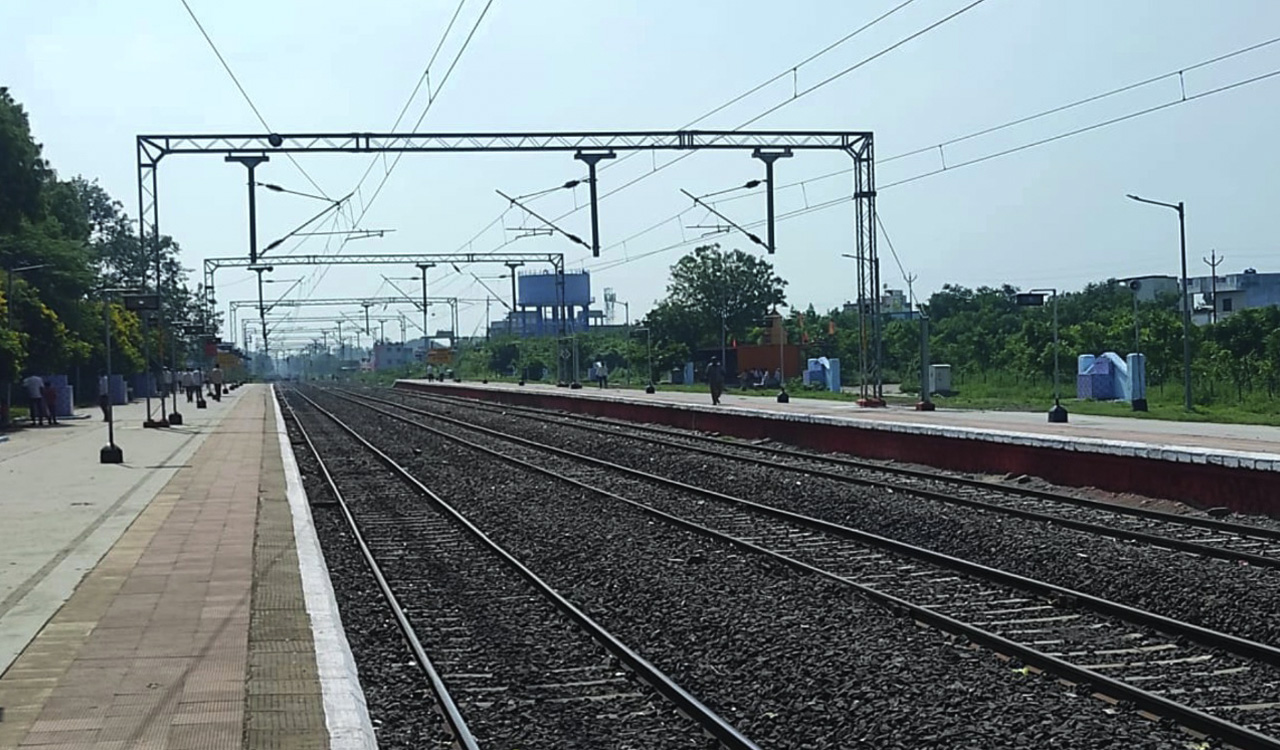 Telangana govt, SCR hold key meeting on railway infrastructure projects