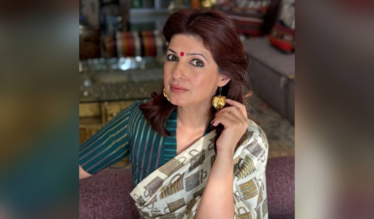 Twinkle Khanna says ‘mat kar’ is Akshay Kumar’s ‘only contribution’ to her writing career