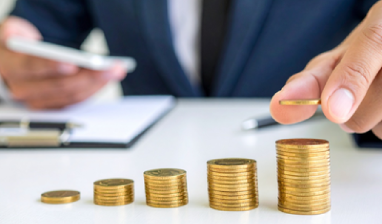 FinMin warns of inflation upside, growth downside