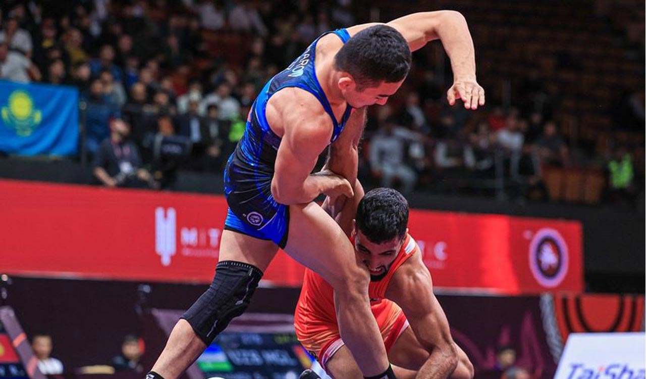 Sujeet and Abhimanyu win gold at Asian Wrestling, India’s tally rises to 14