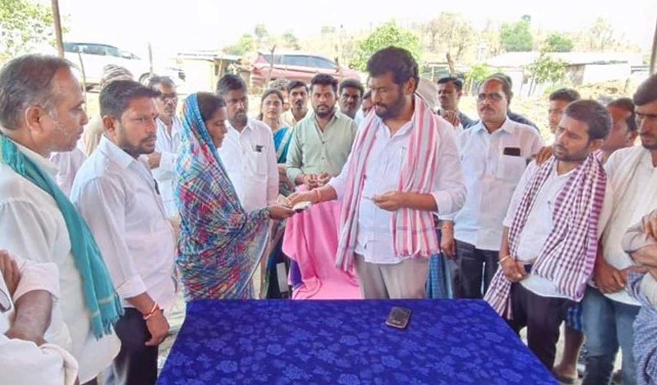 Boath MLA Anil Jadhav provides financial support to maize farmers in Adilabad