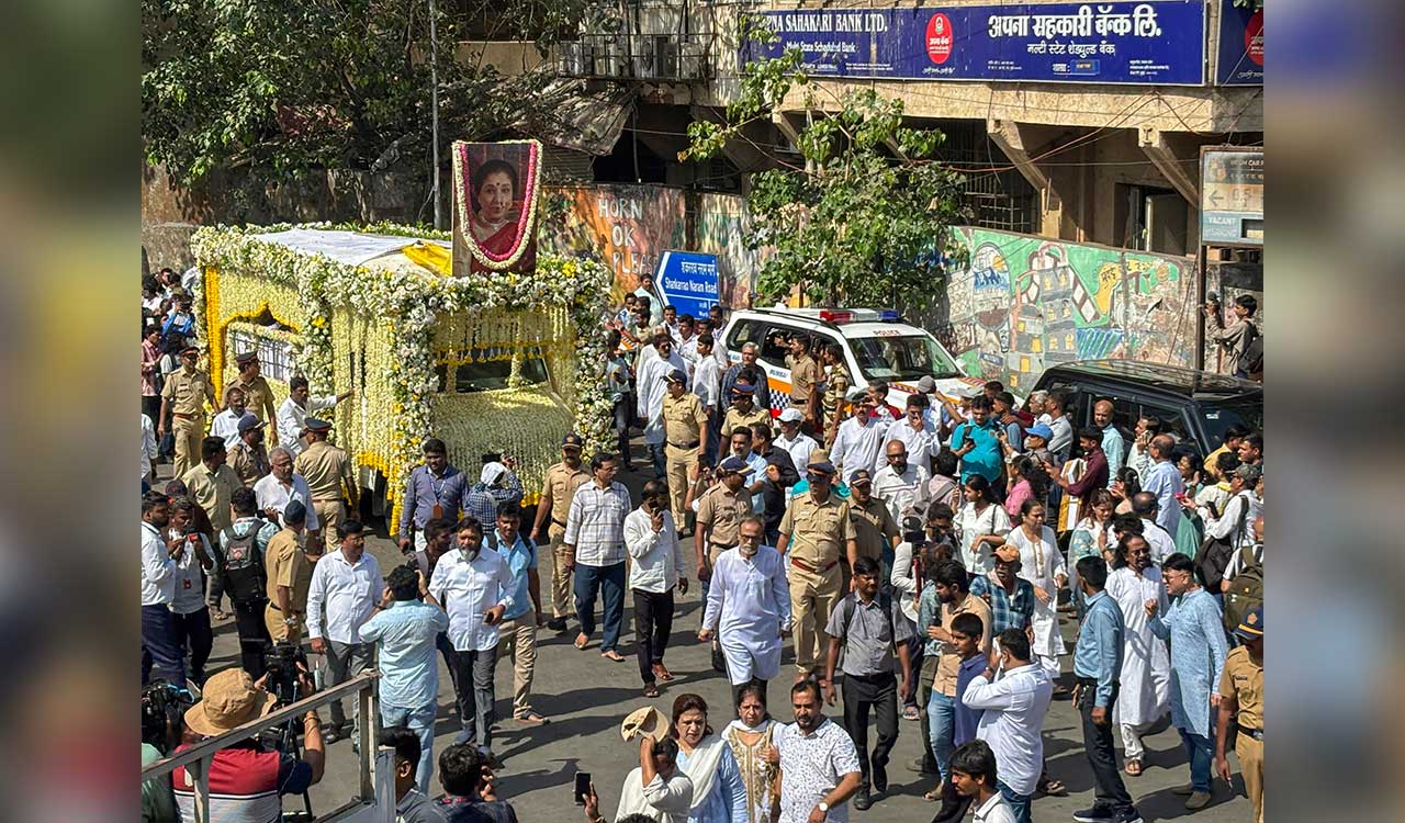 Sayonara, Asha Tai: Legendary singer cremated with full State honours at Mumbai’s Shivaji Park