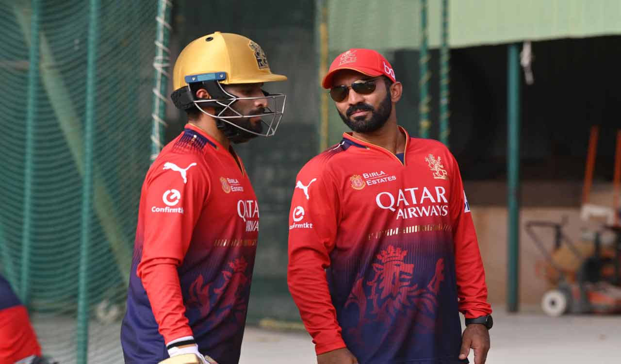 Dinesh Karthik focuses on helping players understand roles at RCB