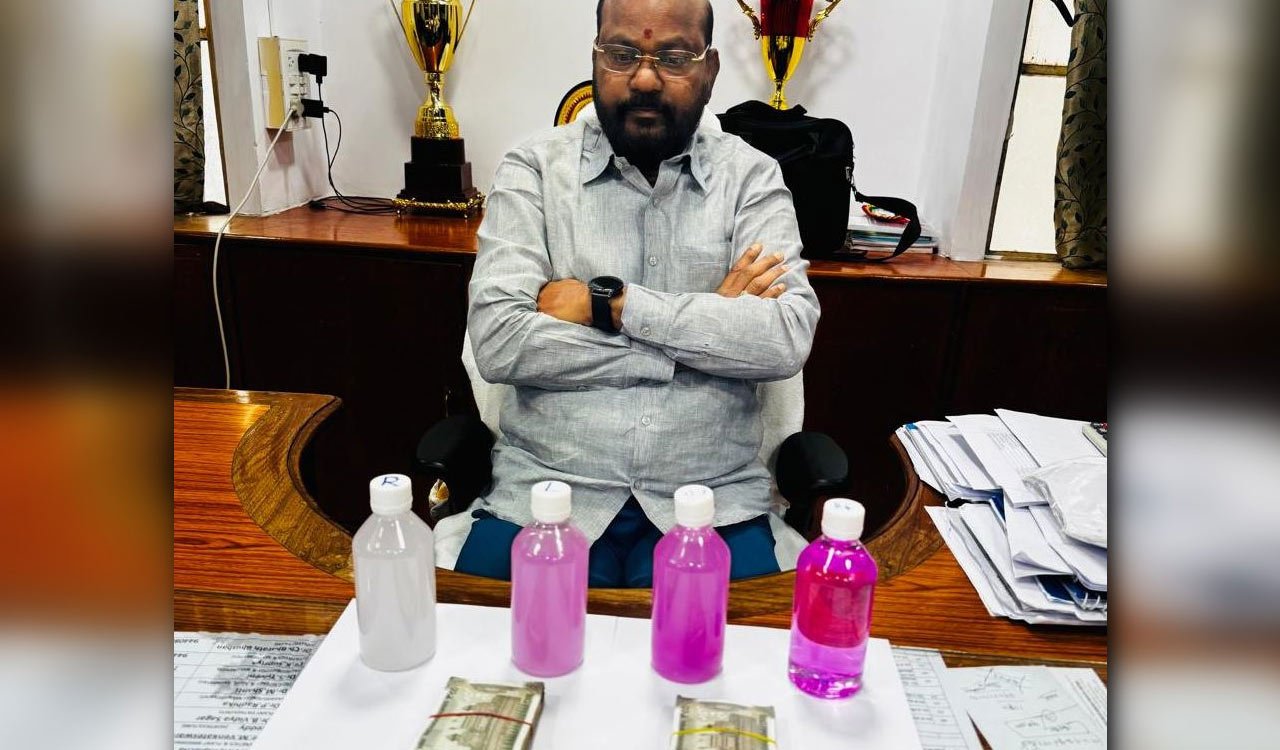 ACB nabs PJTSAU Associate Dean for taking Rs 1 lakh bribe