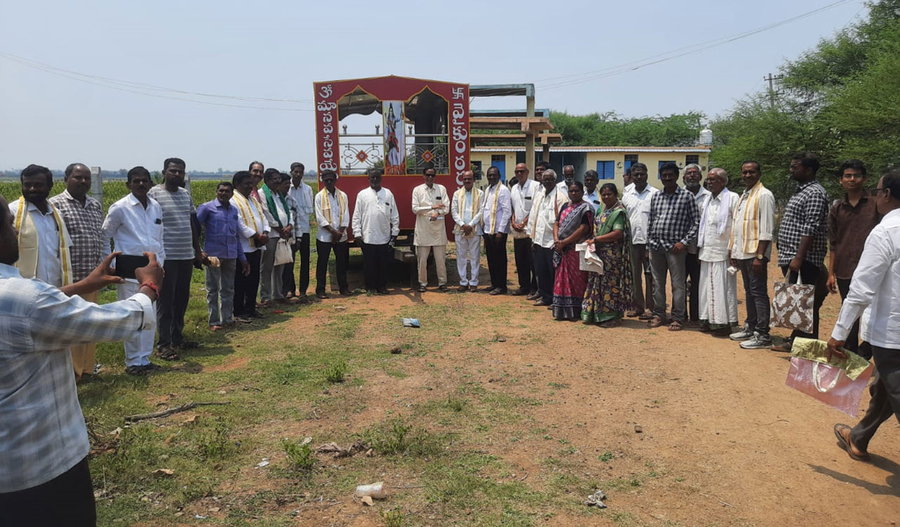 Philanthropists donate funeral vehicle to Kolanoor village in Peddapalli