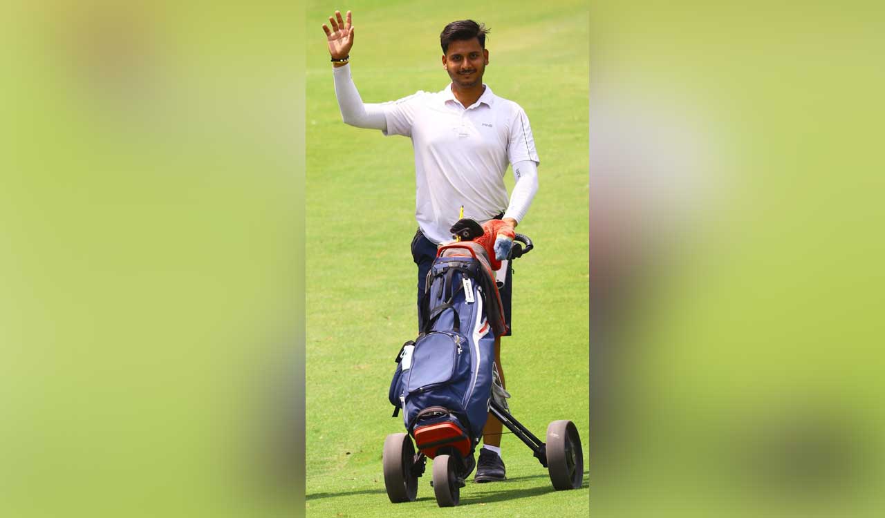 Deepak Yadav and Gulfam Hussain share lead in amateur golf event